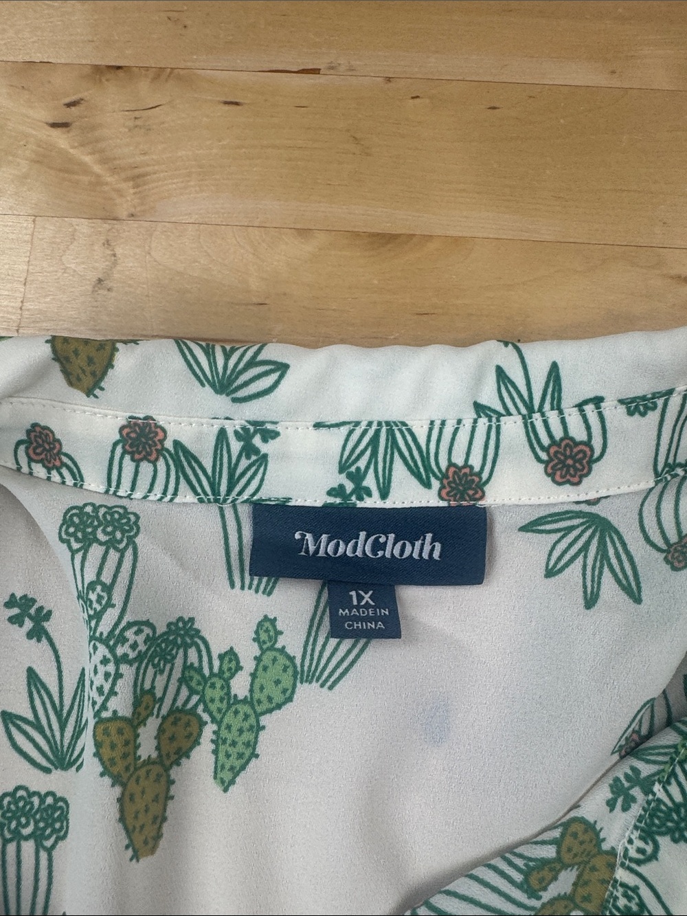 ModCloth Button Front Sheer Cactus Print Shirt Ruffle Sleeve Plus Size 1X - Picture 3 of 10
